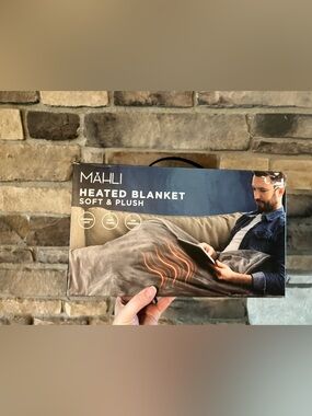 Mahli 30”x45” Soft & Plush Heated Blanket - Gray